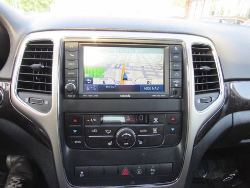 Used 2011 Jeep Grand Cherokee Laredo AWD/4WD image 14