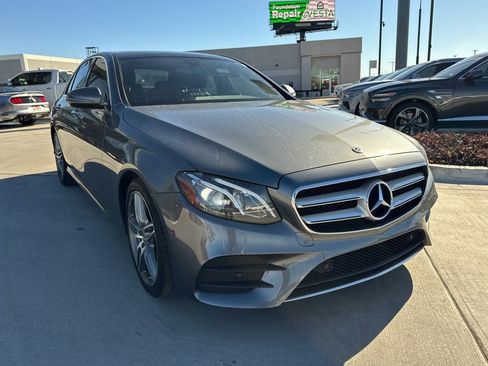 Used 2018 Mercedes-Benz E 400 4MATIC Sedan image 3