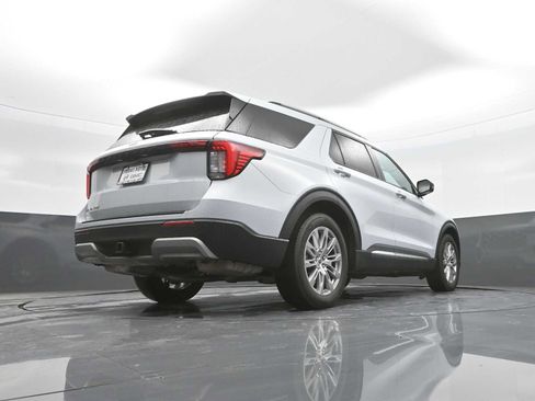 Used 2025 Ford Explorer Platinum RWD image 42