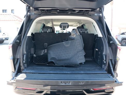 Used 2025 Lincoln Navigator Reserve AWD/4WD image 38