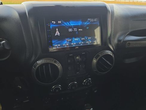 Used 2018 Jeep Wrangler Unlimited Sport S AWD/4WD image 21