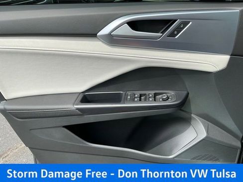 New 2026 Volkswagen Taos SE FWD image 11