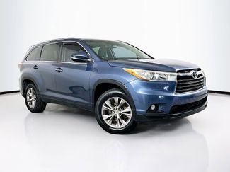 Used 2015 Toyota Highlander XLE FWD video 1