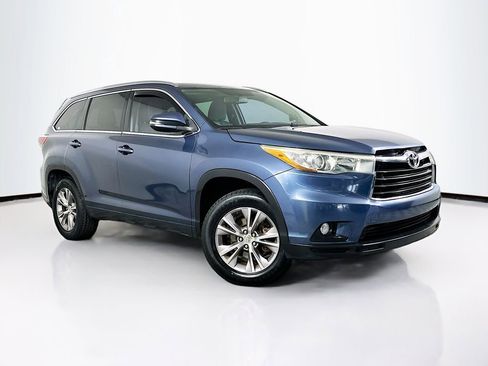 Used 2015 Toyota Highlander XLE FWD image 1