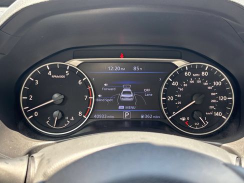 Used 2025 Nissan Altima 2.5 SV FWD image 36