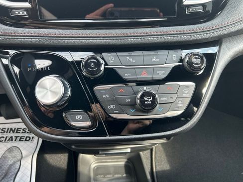 New 2027 Chrysler Pacifica Select AWD/4WD image 15