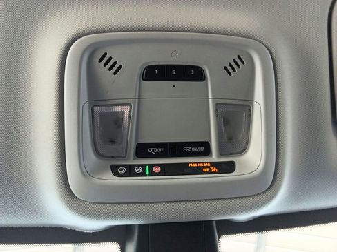 Used 2020 Chevrolet Traverse LT FWD image 28