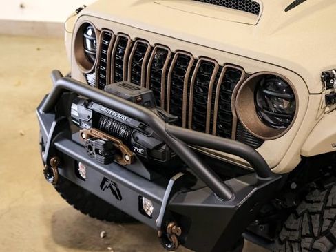 Used 2024 Jeep Wrangler Unlimited Rubicon w/ Technology Group image 18