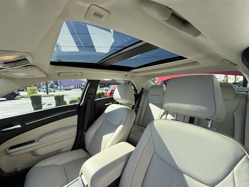 Used 2023 Chrysler 300 Touring L w/ Popular Equipment Group image 31