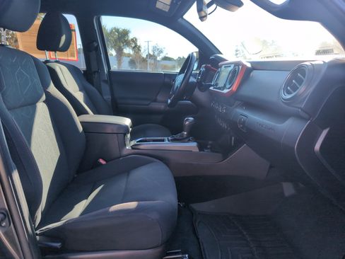 Certified 2019 Toyota Tacoma TRD Sport image 32