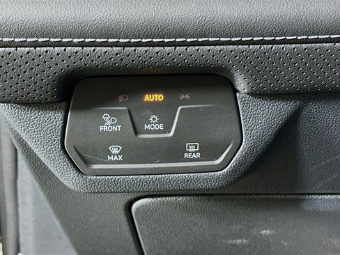 Used 2025 Volkswagen Atlas Cross Sport SE image 16