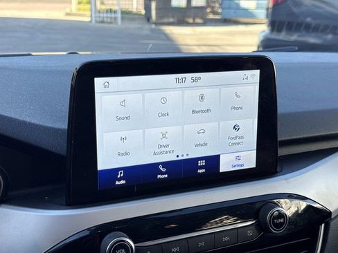 Used 2022 Ford Escape SE w/ SE Sport Appearance Package image 22