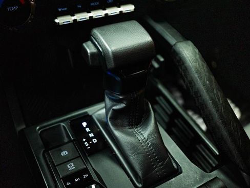 Used 2024 Toyota Tacoma SR5 AWD/4WD image 18