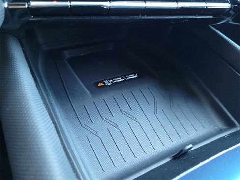 Used 2025 Chevrolet Equinox EV LT w/ Convenience Package image 13