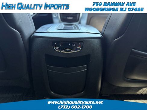 Used 2018 Cadillac Escalade Luxury AWD/4WD image 28