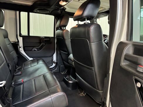 Used 2012 Jeep Wrangler Unlimited Sahara image 24