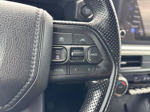 Used 2025 Toyota Tacoma SR5 AWD/4WD image 25