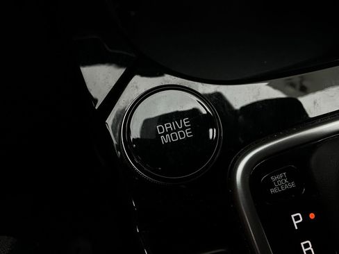 Used 2025 Kia Seltos S image 23