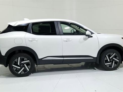 Certified 2025 Nissan Kicks SV w/ Illumination Package image 9