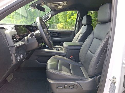 Used 2025 Chevrolet Tahoe LT AWD/4WD image 14