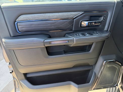 Used 2025 RAM 3500 Limited AWD/4WD image 17