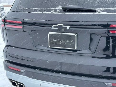 Used 2025 Chevrolet Traverse Z71 image 13