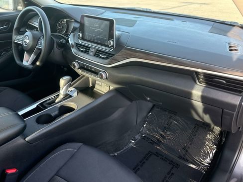 Used 2025 Nissan Altima 2.5 SV image 18