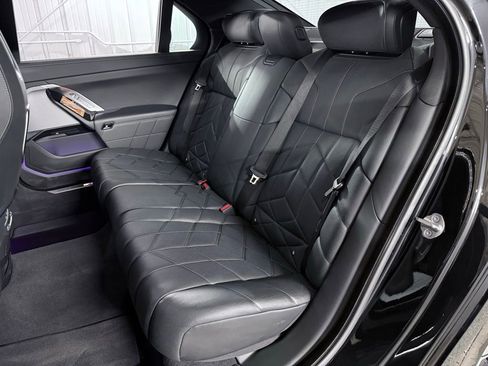 Used 2023 BMW 760i xDrive w/ Executive Package image 34