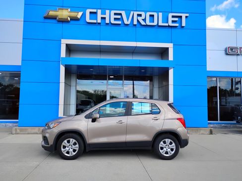Used 2018 Chevrolet Trax LS FWD image 10