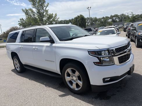 Used 2020 Chevrolet Suburban LT AWD/4WD image 3