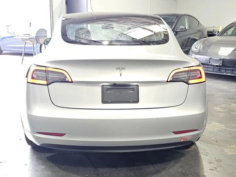 Used 2018 Tesla Model 3 Mid Range RWD image 3