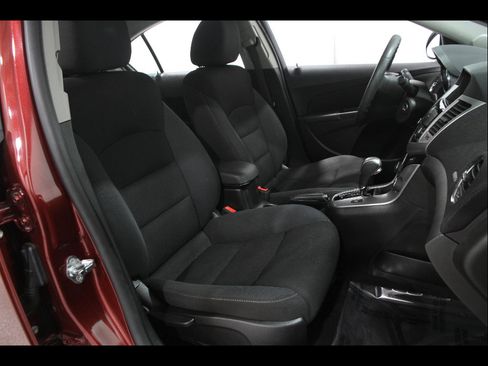 Used 2015 Chevrolet Cruze LT FWD image 14