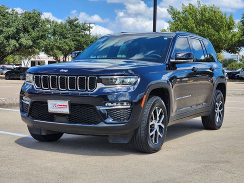 Used 2024 Jeep Grand Cherokee Limited AWD/4WD image 2