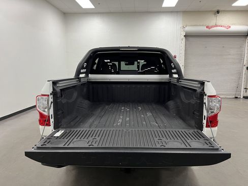 Used 2024 Nissan Titan SV image 15