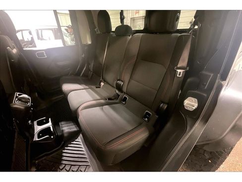 Used 2021 Jeep Gladiator Rubicon w/ Cold Weather Group image 27