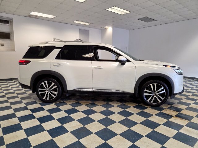 Used 2024 Nissan Pathfinder Platinum AWD/4WD image 9