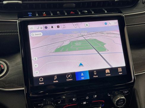 Used 2022 Jeep Grand Cherokee Overland image 2