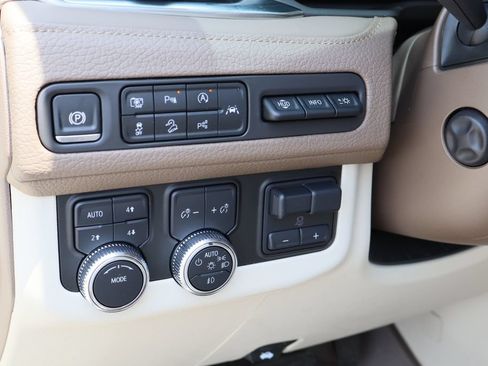 Certified 2024 GMC Yukon Denali w/ Advanced Technology Package AWD/4WD image 13