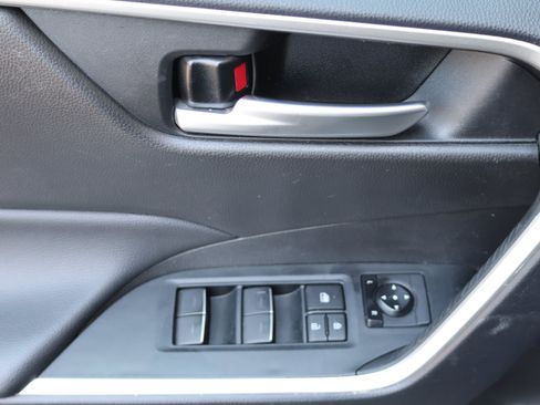Used 2025 Toyota RAV4 XLE FWD image 21