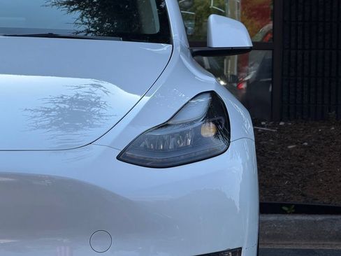 Used 2024 Tesla Model Y Long Range AWD/4WD image 5