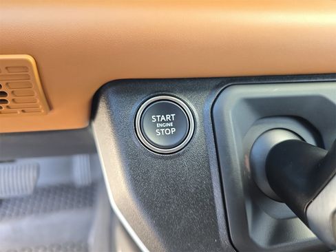 Used 2024 Land Rover Defender 110 X-Dynamic SE image 21