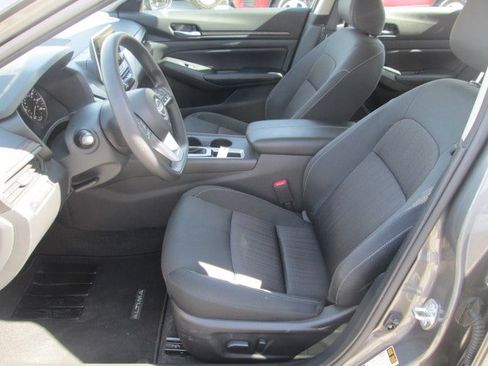 Used 2025 Nissan Altima 2.5 SV FWD image 9