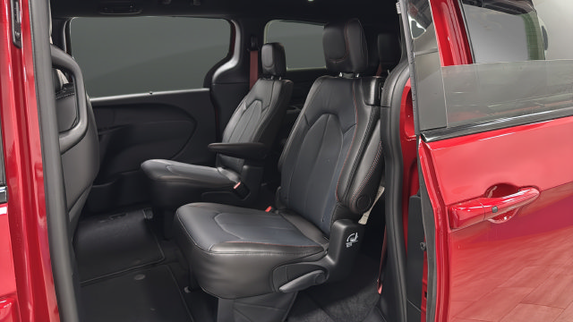 New 2027 Chrysler Pacifica Select FWD image 22