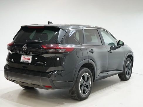 Used 2024 Nissan Rogue SV image 8