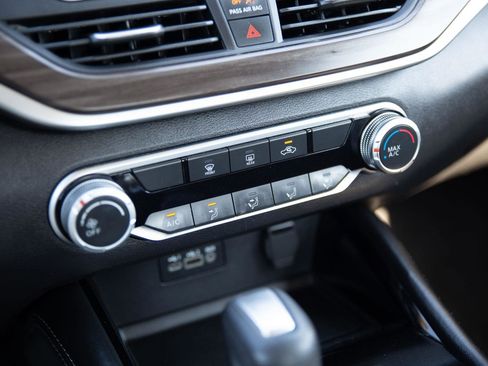 Used 2023 Nissan Altima 2.5 SV image 13