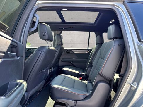 Used 2024 GMC Acadia AT4 w/ Super Cruise Package image 10