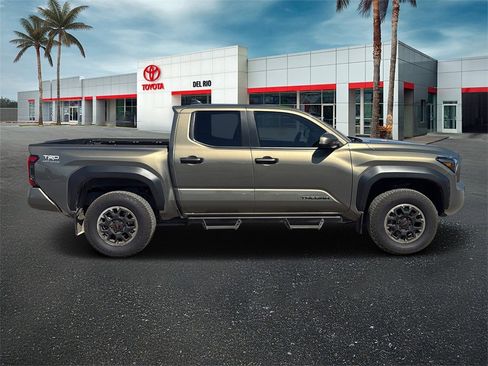 Used 2024 Toyota Tacoma TRD Off-Road image 2