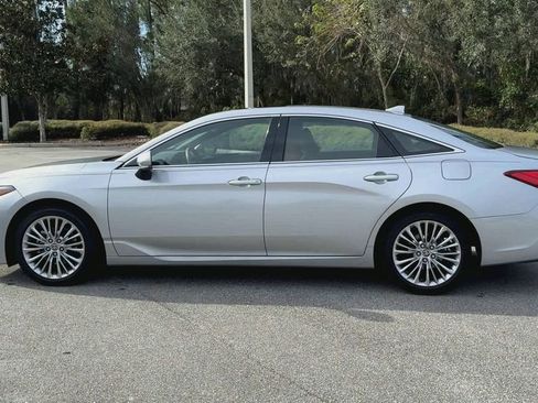 Used 2022 Toyota Avalon Limited image 5