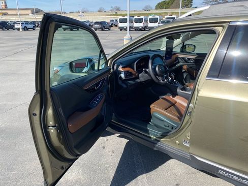 Used 2025 Subaru Outback Touring XT image 10