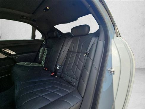 Used 2024 BMW 740i xDrive AWD/4WD image 17